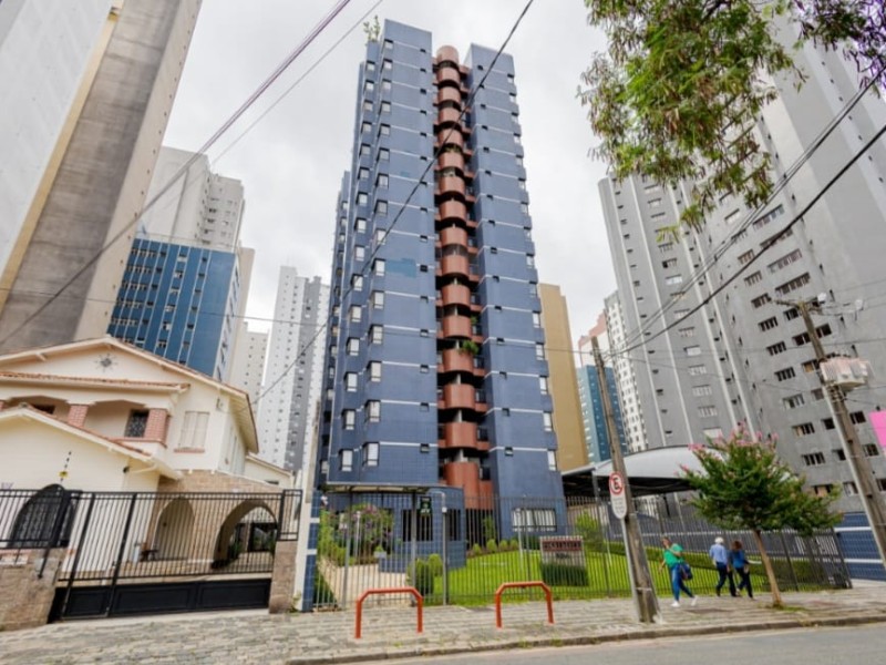 Apartamento com 3 Quartos no Água Verde/ Curitiba